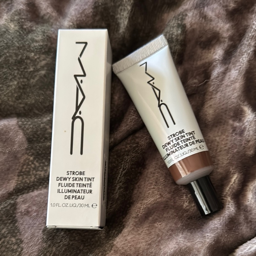 MAC Cosmetics Strobe Dewy Skin Tint - Cream